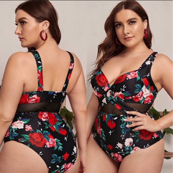 🛍️#615 🏆HP🏆Plus Size Floral Swimsuit